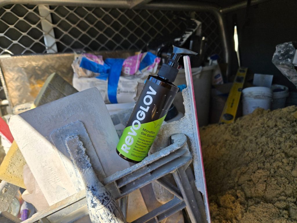 Revoglov in action